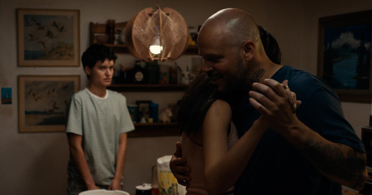 Review: ‘In the Summers’ shows an evolving bond between divorced dad and his two daughters