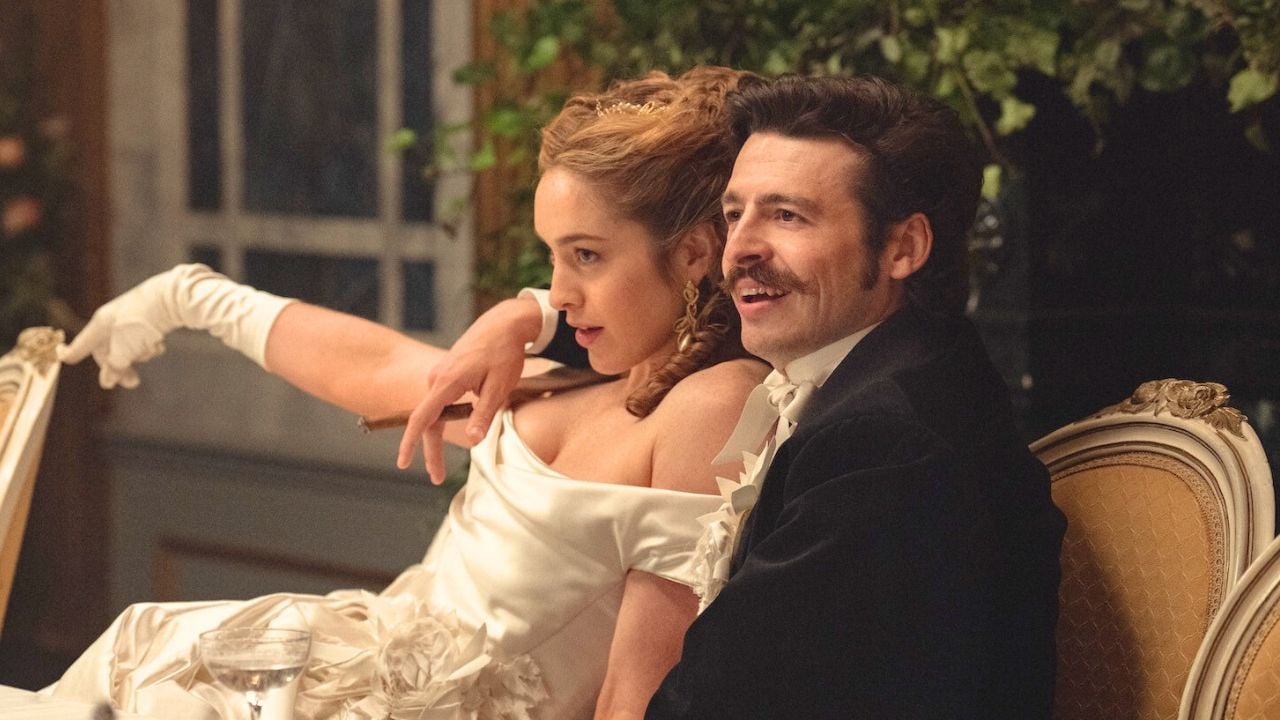 Des anecdotes à faire rougir ! L'héritière de la famille parle de cette série Netflix consacrée à ses ancêtres, et vous n'êtes pas au bout de vos surprises !