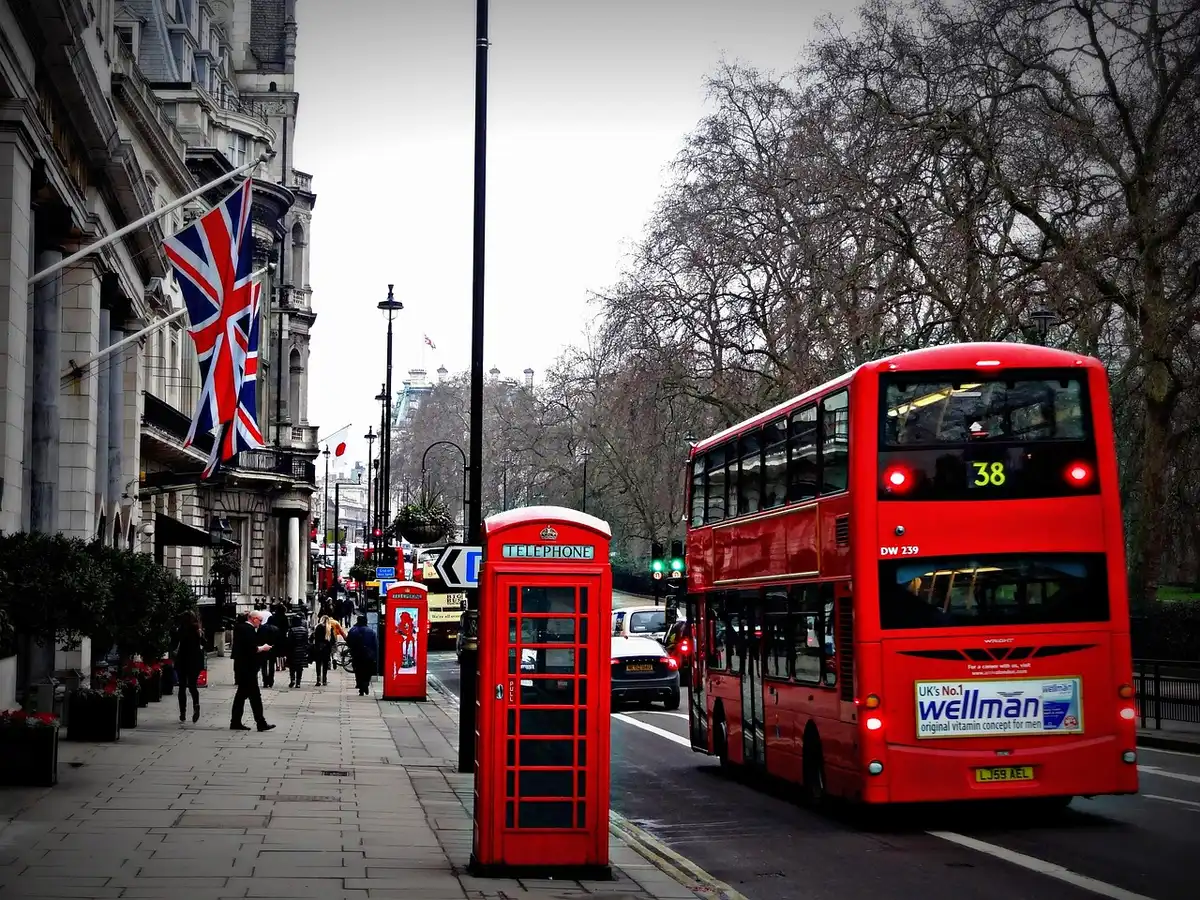 Jonathan Pine in London-style rainy street silhouette